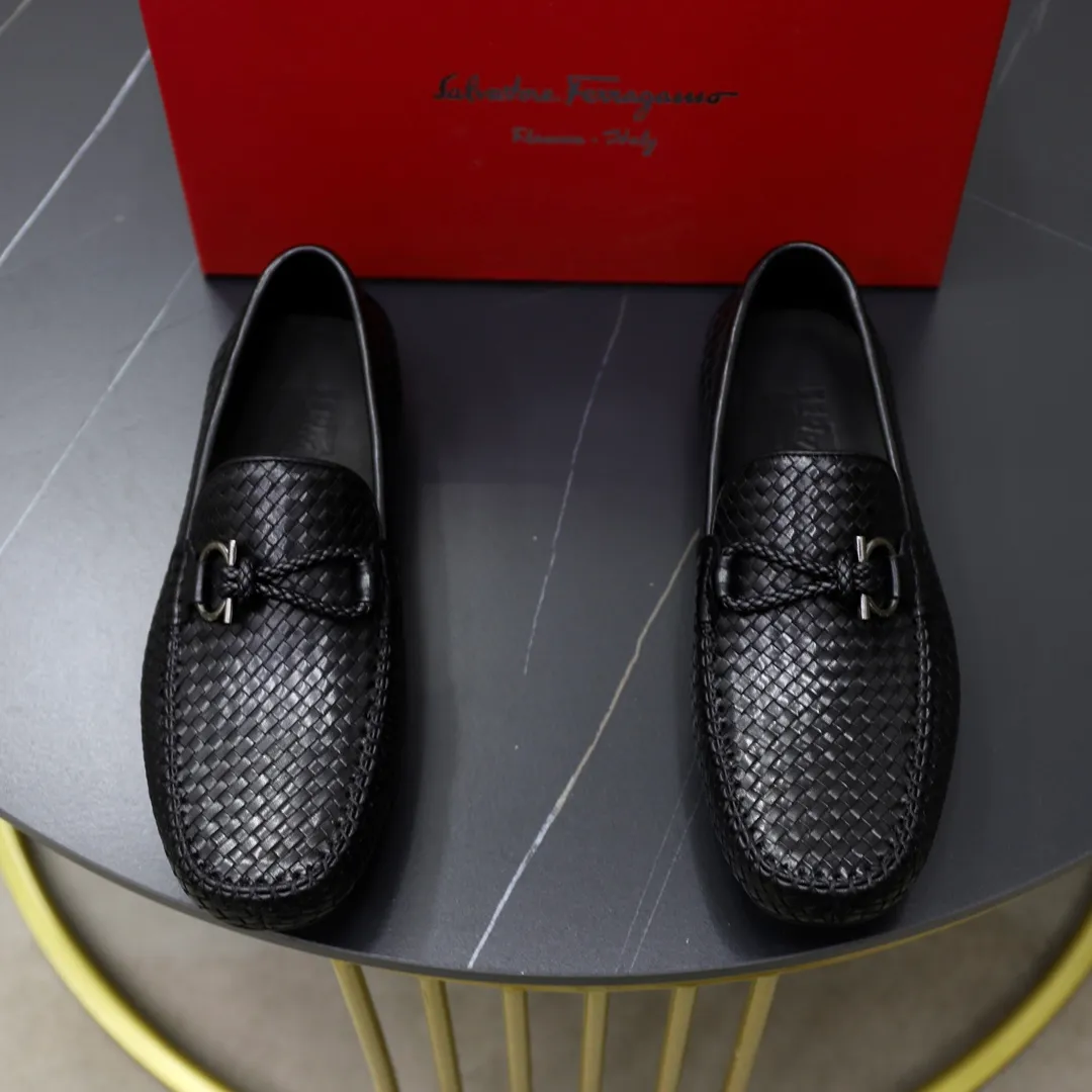 Men's shoes: 280🙅‍♂️🙅‍♂️🙅‍♂️Niuli Brand: Ferragamo Standard code: Men's code 38/44 (45 customized) Grade: Same as the official website Material: Original imported cowhide leather lining Original wear-resistant lightweight outsole Style category: Men's casual slip-on shoes Distinguished luxury brand elements top luxury Color: Actual picture color